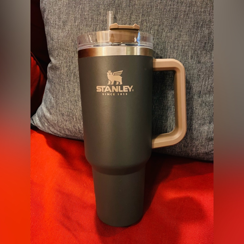 Stanley - Brown color - gently used -THE QUENCHER H2.0 TUMBLER | 40 OZ